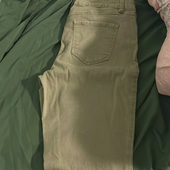 Green pant:worn pant - Picture 1 of 4